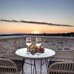 Armantanis Luxury 3*