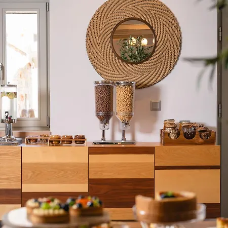 Armantanis Luxury Hotel